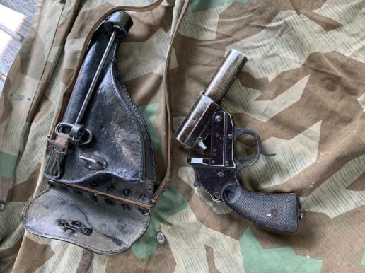 WW2 German Complete Flare Gun Rig 