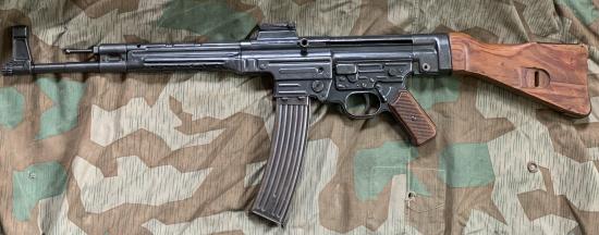 Deactivated WW2 German MP44