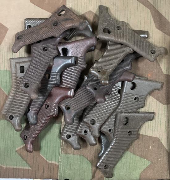 Right hand side grips for Mg42