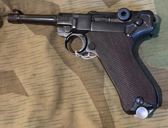 Deactivated WW2 German P.08 Luger Pistol